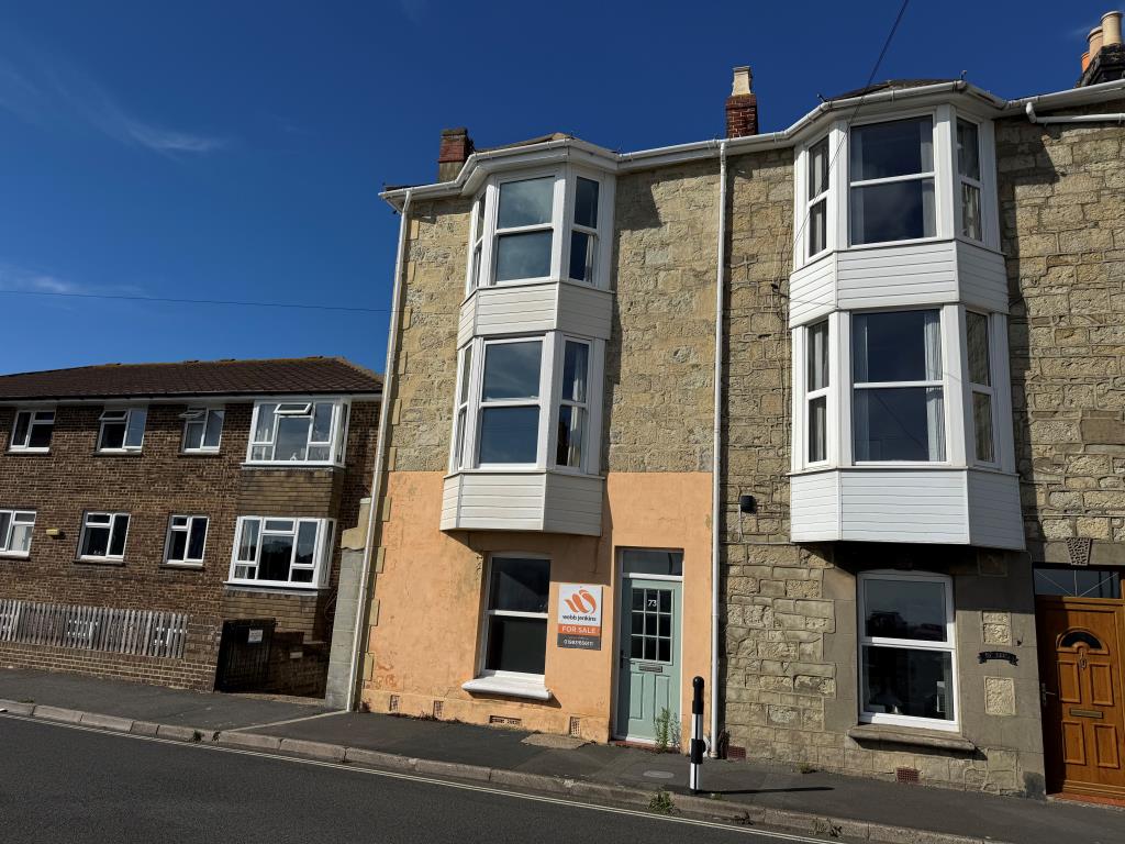 Lot: 141 - FOUR-BEDROOM HOUSE FOR IMPROVEMENT WITH SEA VIEWS - Alternative Front View